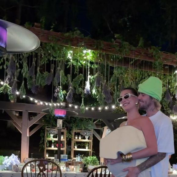 Justin Bieber e Hailey Bieber decidiram cortar os pais dela da vida do casal após o nascimento de Jack, o primeiro filho