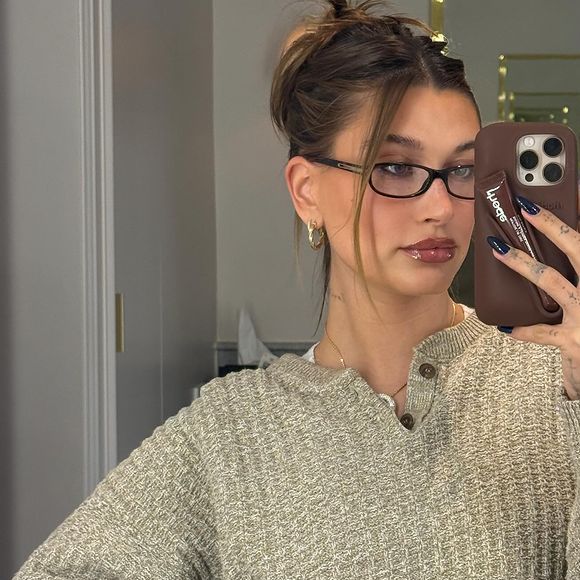 Hailey Bieber brigou de vez com os pais durante a gravidez. Tudo isso porque o pai dela publicou um vídeo nas redes sociais onde pedia orações para o casal