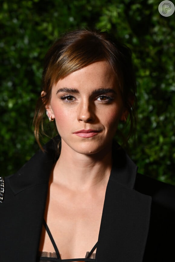 Emma Watson revela que está em paz com sua decisão de se afastar da carreira de atriz.