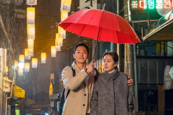 'Something in The Rain' tem 16 episódios e está disponível na Netflix. No elenco, Jung Hae-in, de 'O Amor Mora ao Lado'