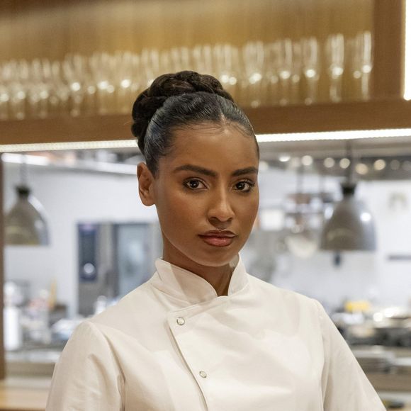 Gabz, a chef Viola de 'Mania de Você', também comenta que vale ficar atento na alimentação, além de beber bastante água, pois isso também contribui para a saúde do cabelo.