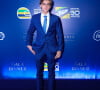 Joaquim, filho mais velho de Angélica e Luciano Huck, apostou em terno azul para evento em homenagem à Ayrton Senna