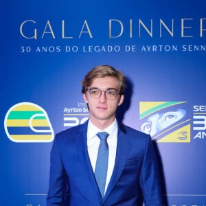 Filho de Luciano Huck e Angélica, Joaquim posou para fotógrafos em jantar em homenagem à Ayrton Senna