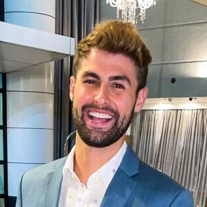 Rezende resolveu se pronunciar na web após os rumores de que ele teria processado Virginia após o término do relacionamento.