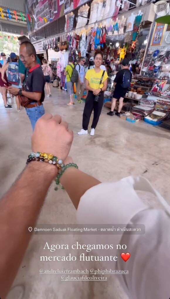 Larissa e André também já compraram pulseiras iguais.