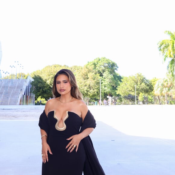 Grammy Latino 2024: Simone Mendes completou o look com joias da Wish Jewelry