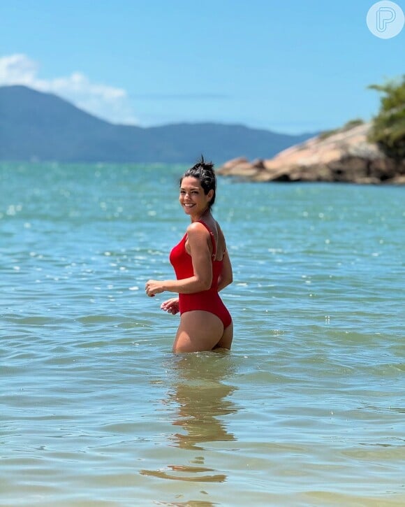 Thais Fersoza compartilhou novas fotos no Instagram mostrando um dia muito divertido na praia