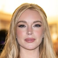 O que Lindsay Lohan fez no rosto? Transformação radical da atriz choca a web e médico explica segredo do rejuvenescimento