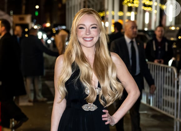 Até o momento, Lindsay Lohan não revelou, de fato, o que fez em seu rosto, mas a beleza da atriz tem sido o centro das atenções na web