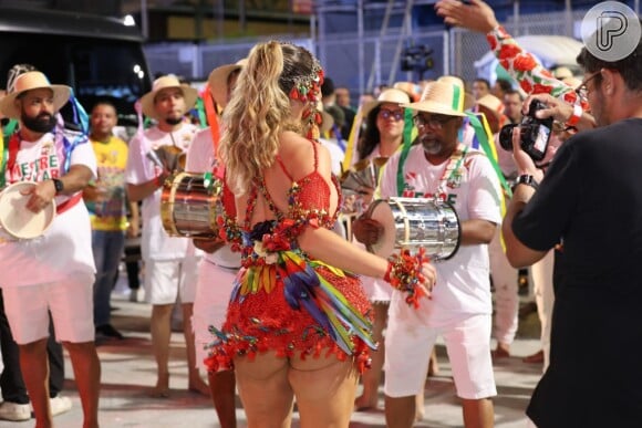 O corpo real de Paolla Oliveira roubou a cena