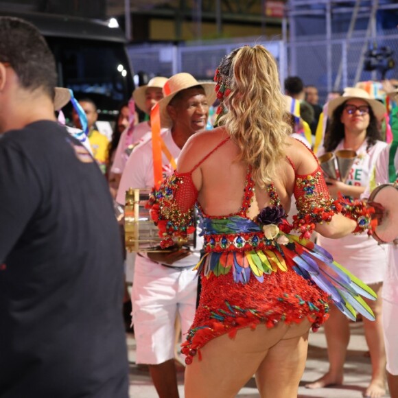 O corpo de Paolla Oliveira recebeu muitos elogios na web