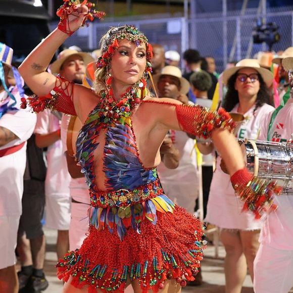 Paolla Oliveira brilhou no ensaio da Grande Rio