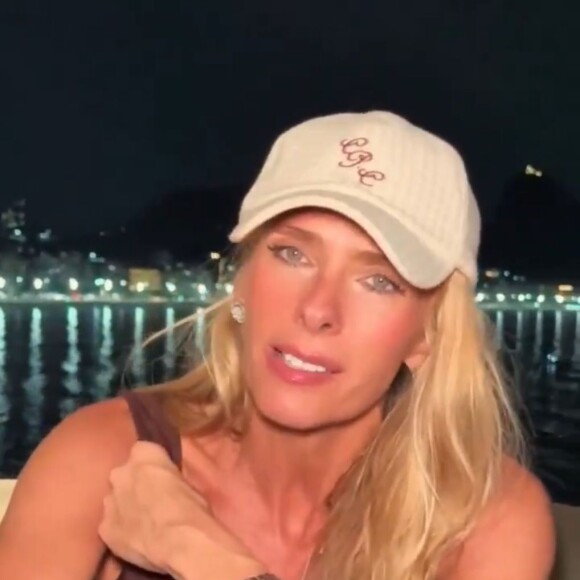 Adriane Galisteu usou o Instagram para conversar com os fãs nesta segunda-feira (2)