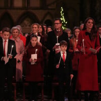 Com príncipe William e filhos, Kate Middleton apresenta o culto de Natal 'Together At Christmas' com look grifado