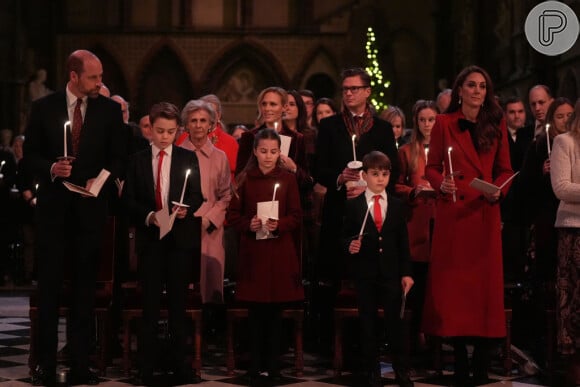 Com príncipe William e filhos, Kate Middleton apresenta o culto de Natal 'Together At Christmas' com look grifado