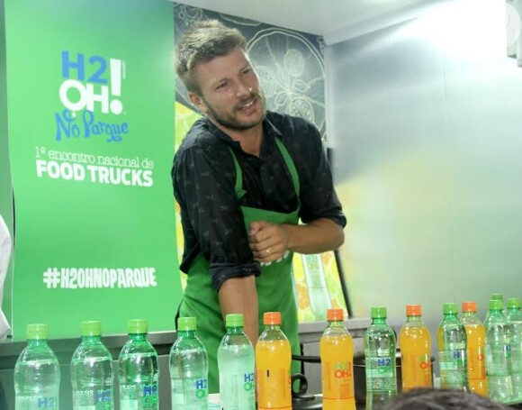 Rodrigo Hilbert ensina a fazer beijinho no primeiro encontro de food trucks no Rio