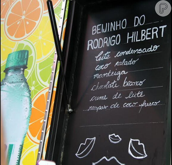 Rodrigo Hilbert coloca em quadro negro ingredientes para fazer docinho em evento no Rio