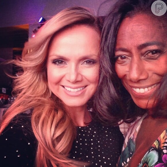 Eliana e Glória Maria posaram para foto nos bastidores do baile de gala da BrazilFoundation