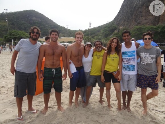 Elenco da novela 'Babilônia' grava em praia do Rio de Janeiro