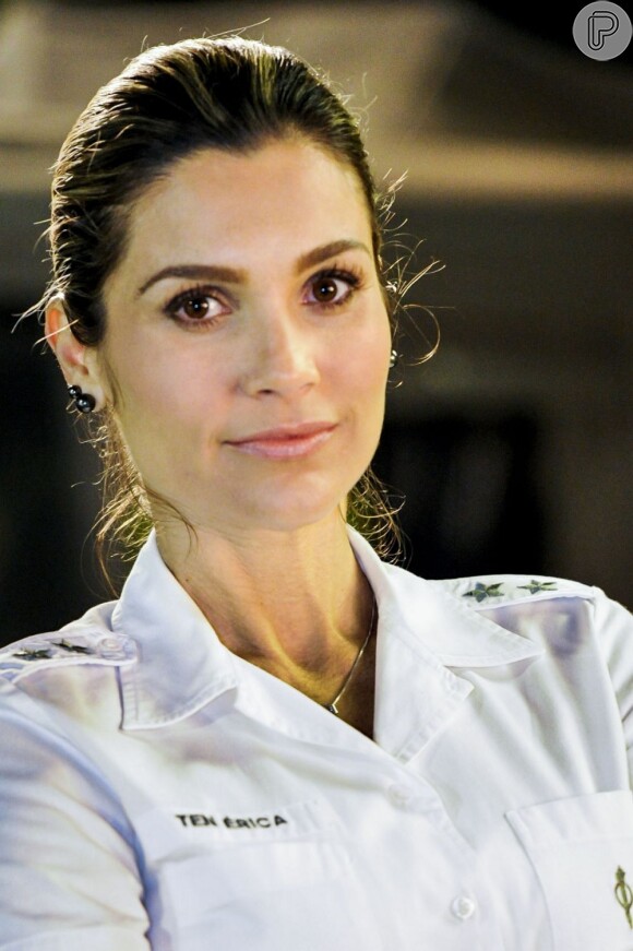 Érica (Flávia Alessandra) perde as estribeiras com provocação de Lívia (Claudia Raia) e faz escândalo em restaurante, em 'Salve Jorge', em 15 de abril de 2013