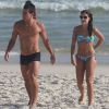 Recentemente, Paloma Bernardi e o namorado, Thiago Martins, estiveram em uma praia do Rio e mostraram boa forma
