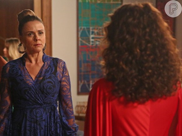 Cristina (Fabiula Nascimento) conta a Carlota (Giulia Gam) que Susana (Alessandra Negrni) e Fernando (Marco Ricca) estão unidos para desvendar o seu segredo, em 'Boogie Oogie'