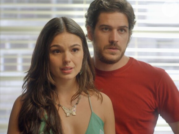 Sandra (Isis Valverde) será salva de um atropelamento por Rafael (Marco Pigossi), em 'Boogie Oogie'