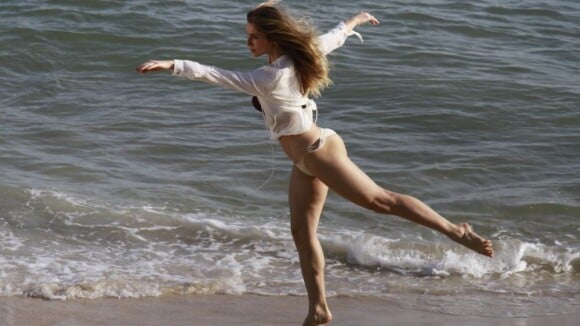 Prestes a completar 40 anos, Letícia Spiller posa sensual em ensaio de moda