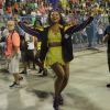 Juliana Alves deixa pernas de fora e mostra boa forma em desfile da Unidos da Tijuca, no Rio