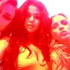 Selena Gomez fez selfie nos bastidores da gravação do vídeo clipe 'I Want You To Know'