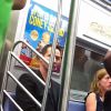 Keanu Reeves, astro de 'Matrix', aparece andando de metrô. Ator mora em Hollywood e é vizinho de Leonardo Di Caprio