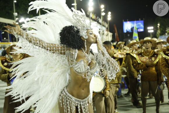 Cris Vianna brilha em gravação de Carnaval de 'Império' na Sapucaí