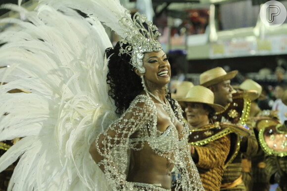 Cris Vianna exibe corpo escultural em gravação de Carnaval da novela 'Império'