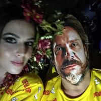 Alexandre Nero vai para camarote no Rio com máscara de si mesmo: 'Assumido'