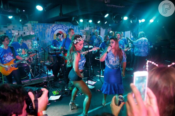 Sabrina Sato requebrou em show de Preta Gil em camarote no Rio de Janeiro