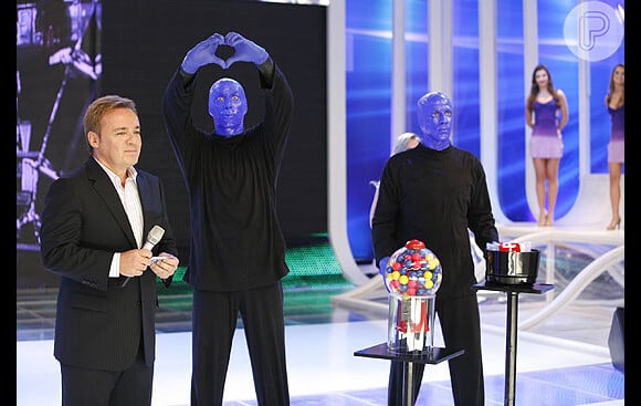 Gugu recebeu o Blue Man Group em sua estreia na TV Record