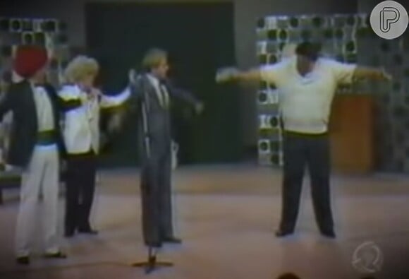 Gugu faz a dança do 'Baile dos Passarinhos' ao lado de Faustão no 'Perdidos na Noite', atração de Fausto Silva na Band, nos anos 1980
