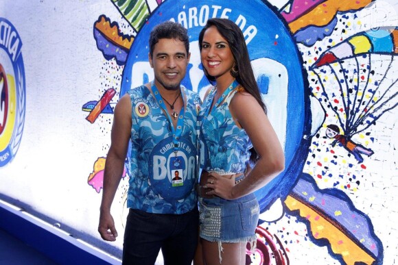 Zezé Di Camargo e Graciele Lacerda estão juntos há nove anos, mas o cantor só assumiu o namoro com a jornalista em maio de 2014, quando estava se divorciando da mulher, Zilu