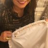 No Instagram da estilista Martha Medeiros, é possivel ver que Fernanda Souza colocou o nome das amigas na barra do vestido de noiva