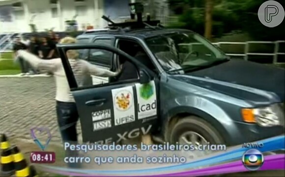 Ana Maria Braga é atropelada por um carro robô durante a apresentação do programa 'Mais Você', em 22 de abril de 2013