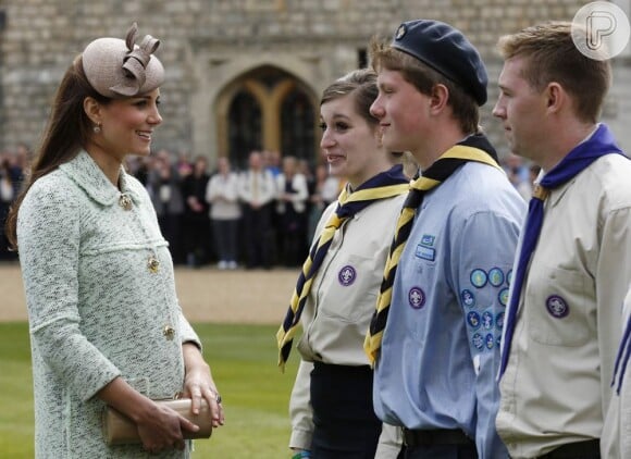 Kate Middleton premiou cerca de 400 escoteiros