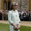 Mesmo com uma vestido de modelagem mais larga, Kate Middleton não fez deixou de marcar a barriguinha