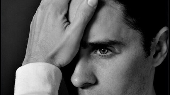 Jared Leto corta os cabelos para interpretar Coringa em filme: 'Já sinto falta'