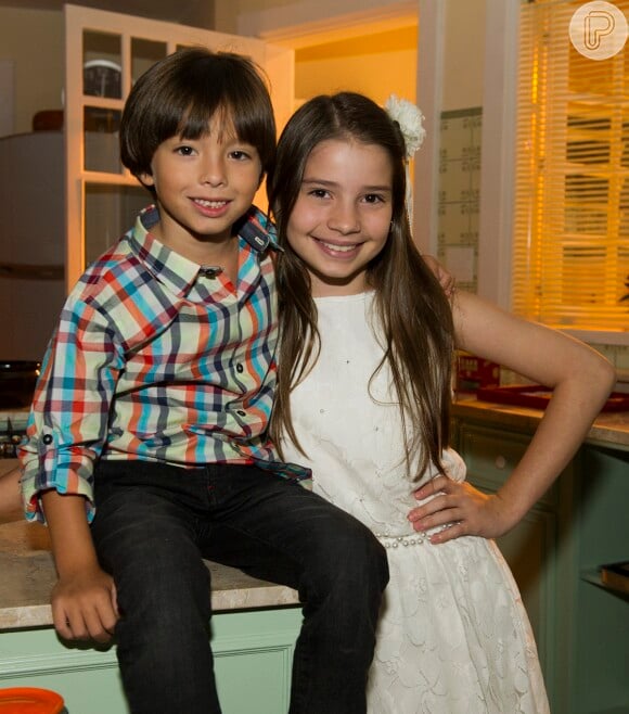 Luca (Gabriel Palhares) e Sofia (Milena Melo) são filhos de Luís (Thiago Rodrigues) e Branca (Maria Manoella), em 'Sete Vidas'