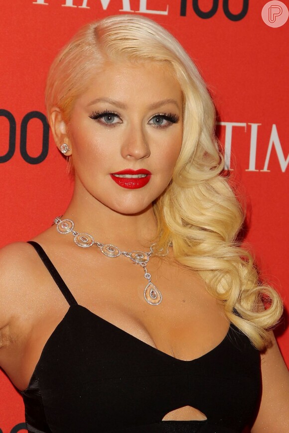 Christina Aguilera posa no tapete vermelho na festa da revista 'Time', em Nova York, em 23 de abril de 2013