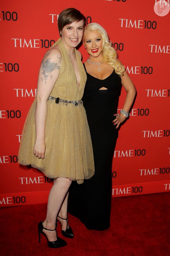 Lena Dunham e Christina Aguilera posam juntas no tapete vermelho