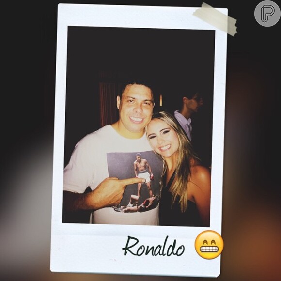 Ronaldo posa ao lado de convidada da festa de aniversário de 24 anos da modelo Celina Locks