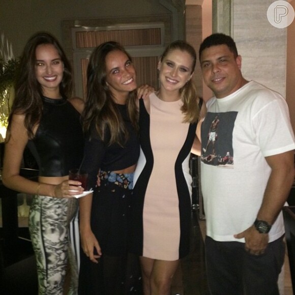 Celina Locks comemorou aniversário de 24 anos na casa de Ronaldo ao lado de amigas