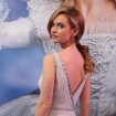 Cinderela nos cinemas, Lily James usa vestido com cristais em première no México