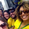 Durante a Copa do Mundo no Brasil, Sheron Menezzes andou de metrô no Rio com amigos para ir ao estádio do Maracanã